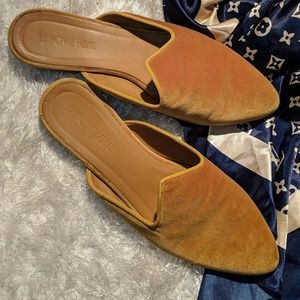 Vero Cuoio  • Italian Made Gold Velvet Mules